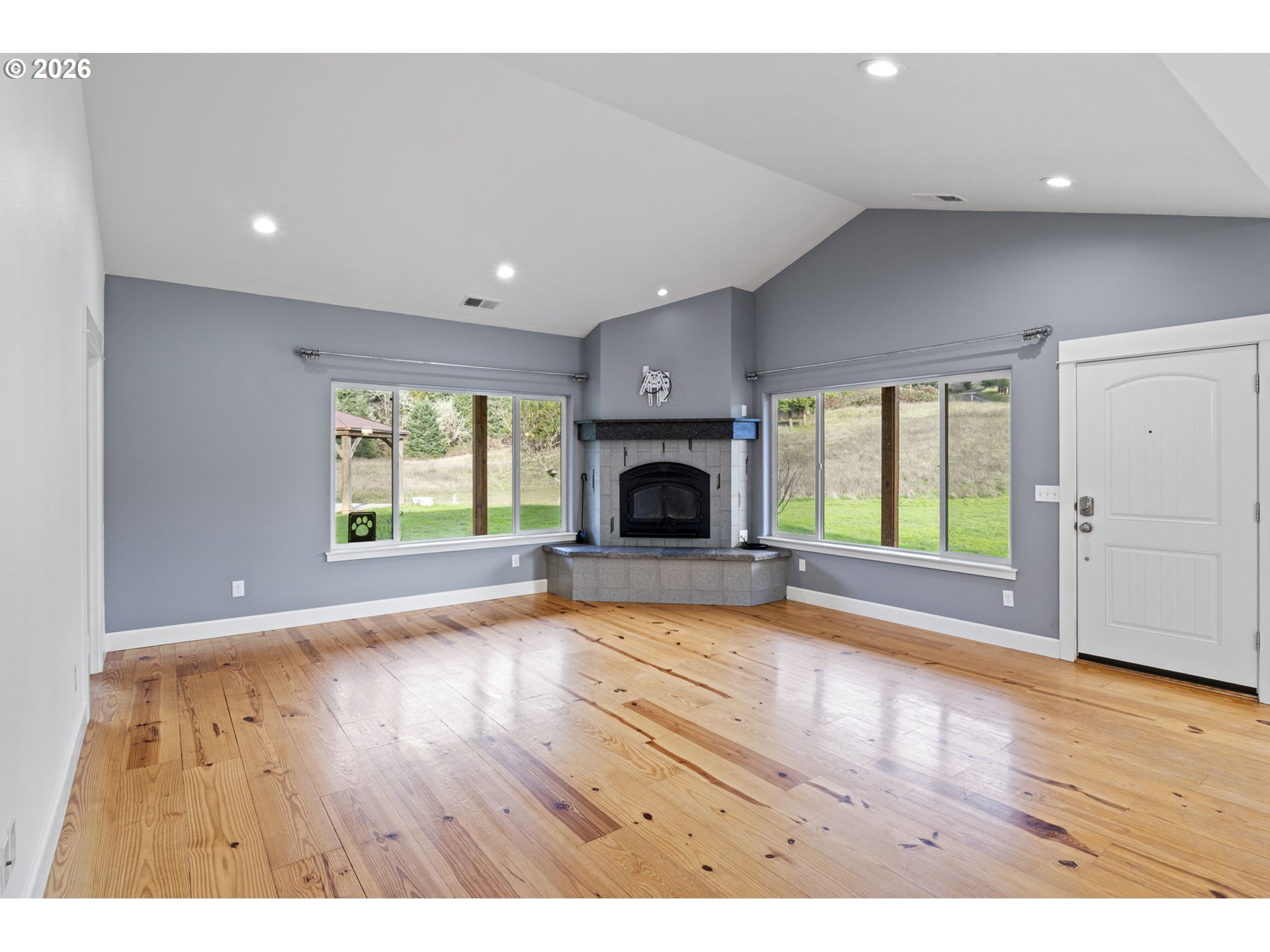 302 Scott Road Oakland, OR 97462 - Photo 20 of 48 Living Room