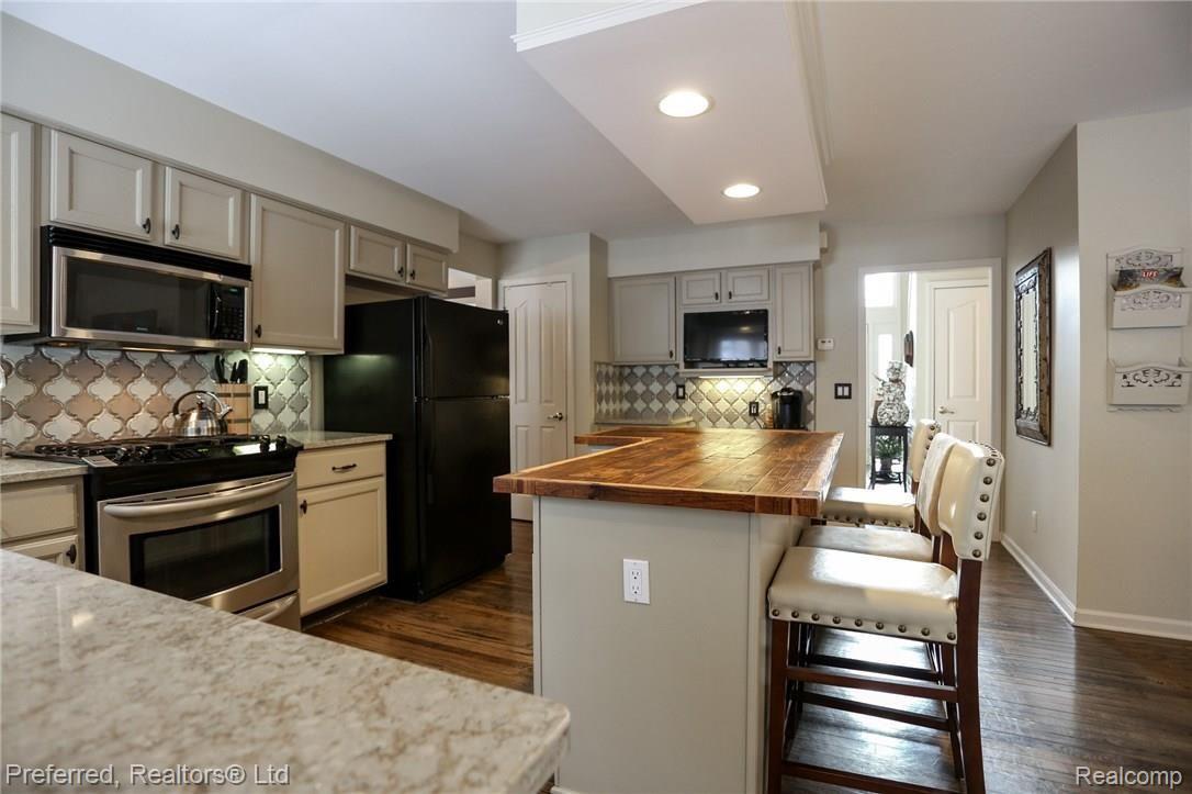 47456 Stone Ridge Boulevard Canton, MI 48187 - Photo 11 of 27 11IMG_2341.jpg