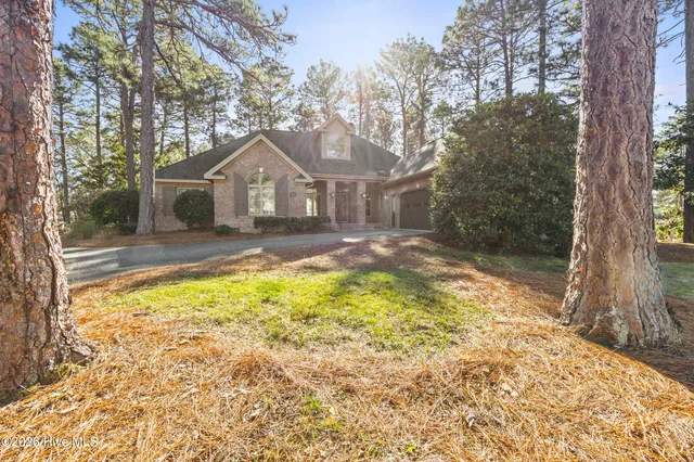 $879,900 | 126 St Mellions Court, Pinehurst, NC 28374