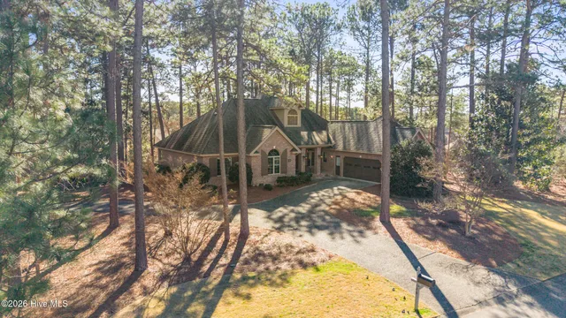 $879,900 | 126 St Mellions Court, Pinehurst, NC 28374