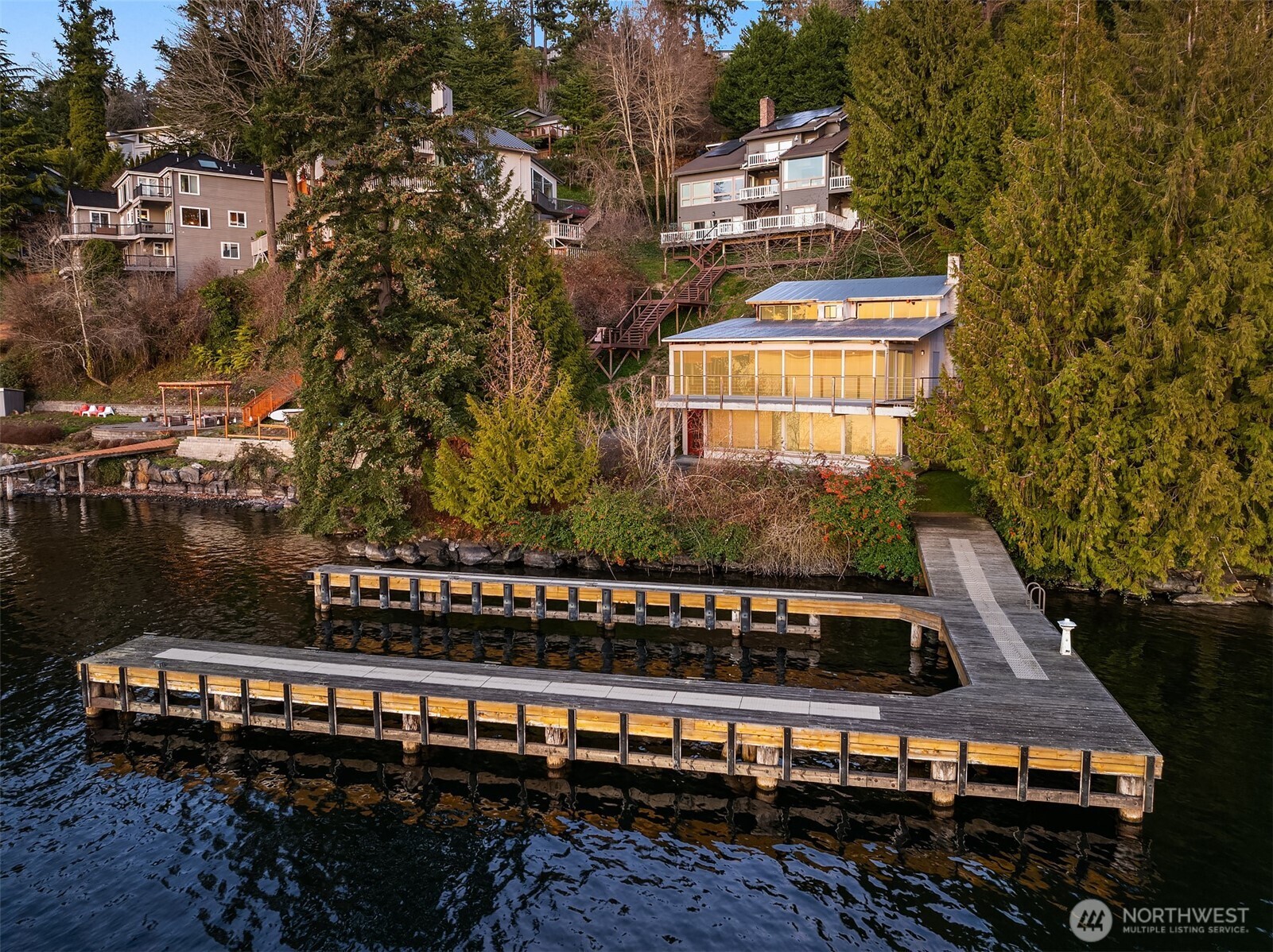 8001 West Mercer Way Mercer Island, WA 98040 - Photo 13 of 20