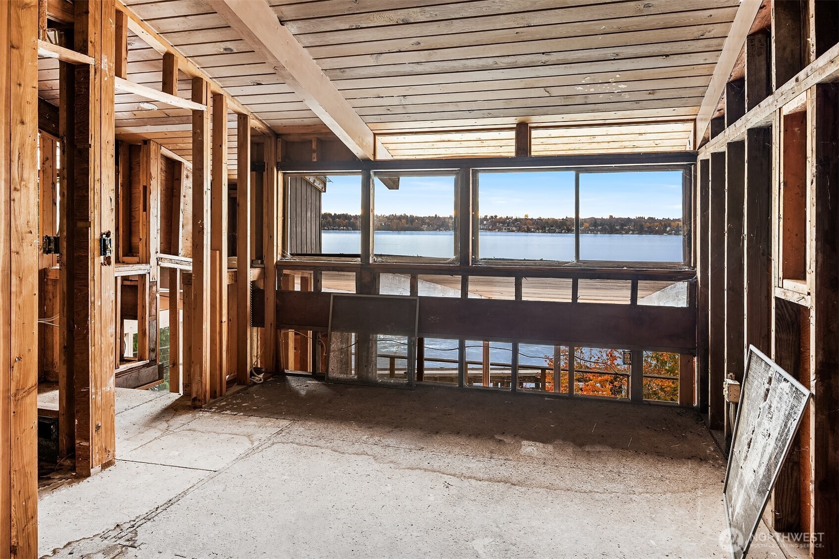 8001 West Mercer Way Mercer Island, WA 98040 - Photo 16 of 20 a view of a balcony