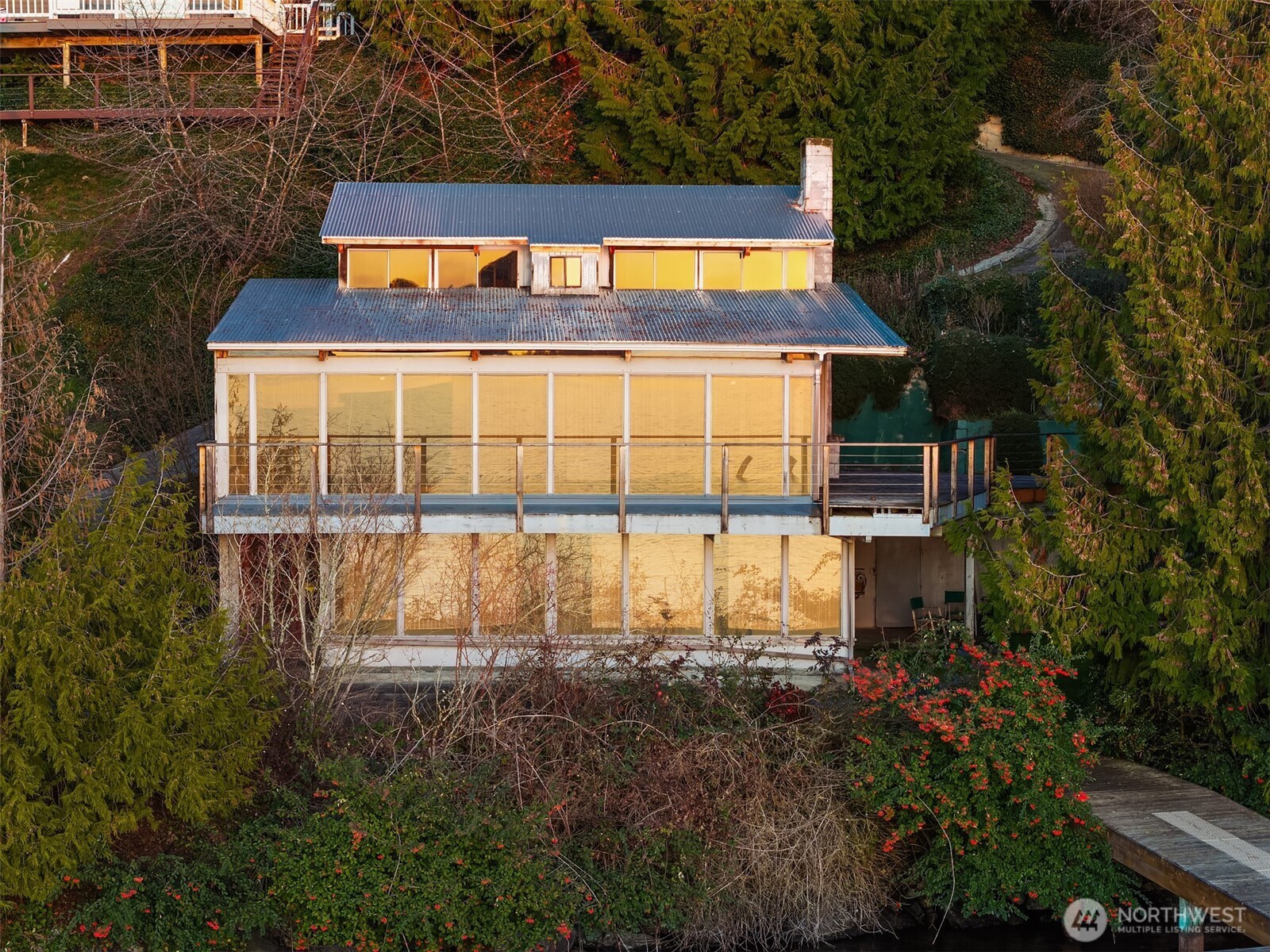 8001 West Mercer Way Mercer Island, WA 98040 - Photo 4 of 20 a view of a building with a garden