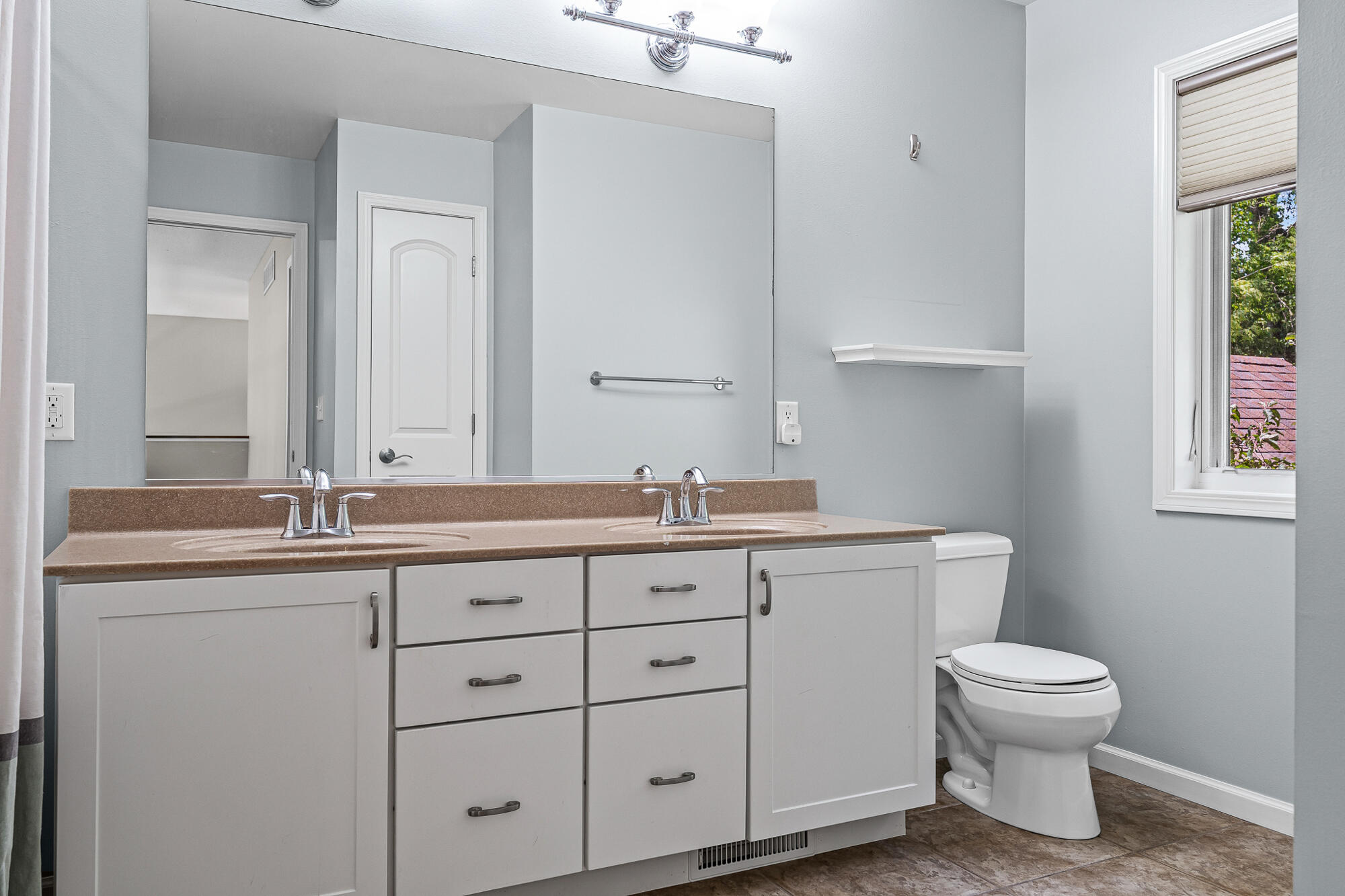 N5076 Wildflower Lane Hamilton, WI 54669 - Photo 26 of 56 Upper level full bath.