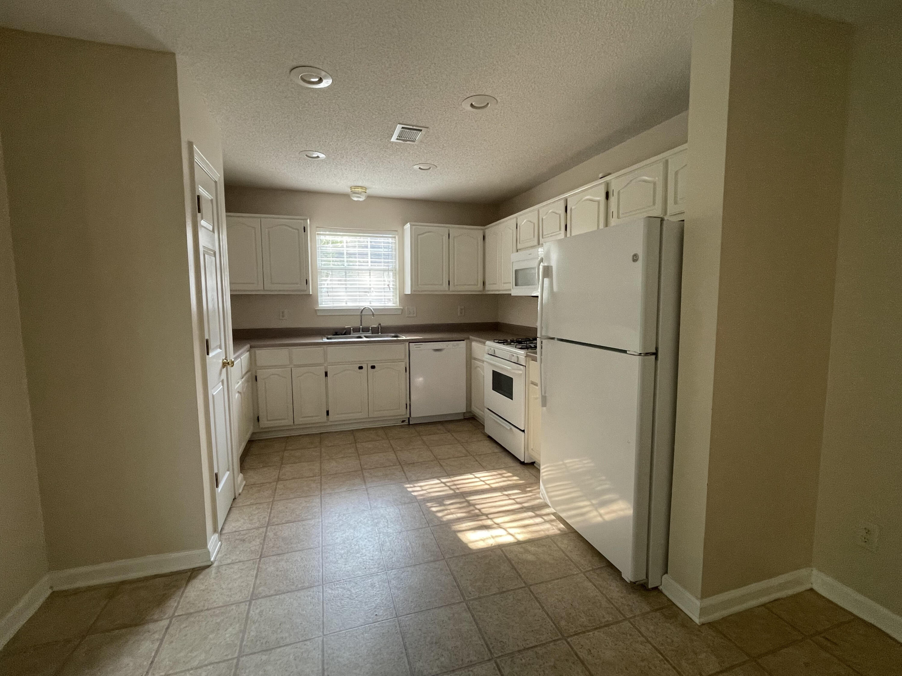 233 Timber Wind Drive DeFuniak Springs, FL 32433 - Photo 4 of 14 unnamed (5)