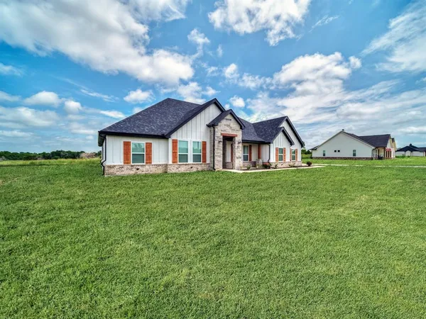 a view of a house with a big yard