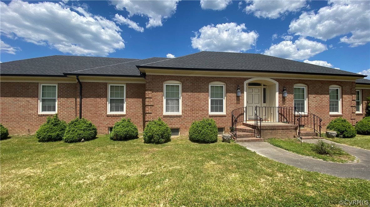 17401 Hewlett Road Beaverdam, VA 23015 - Photo 1 of 7 a front view of a house with garden