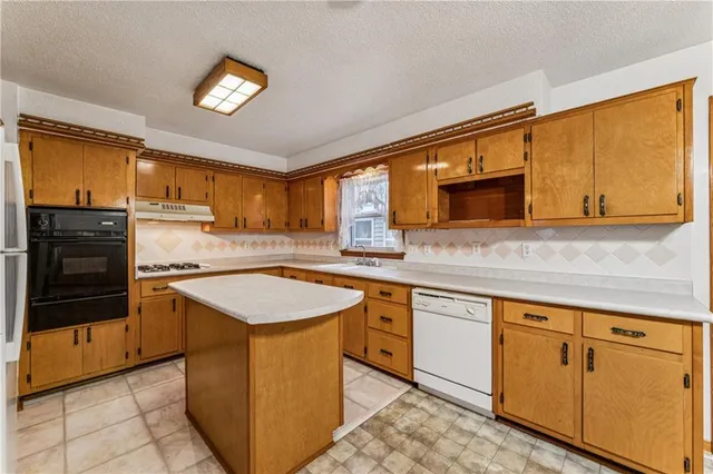 $229,000 | 12 Southeast 15th Street, Concordia, MO 64020