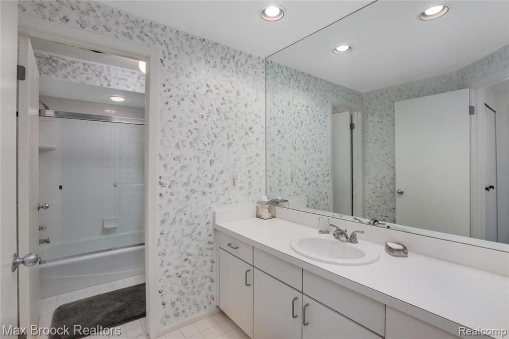 4854 Rolling Ridge Road West Bloomfield, MI 48323 - Photo 25 of 30