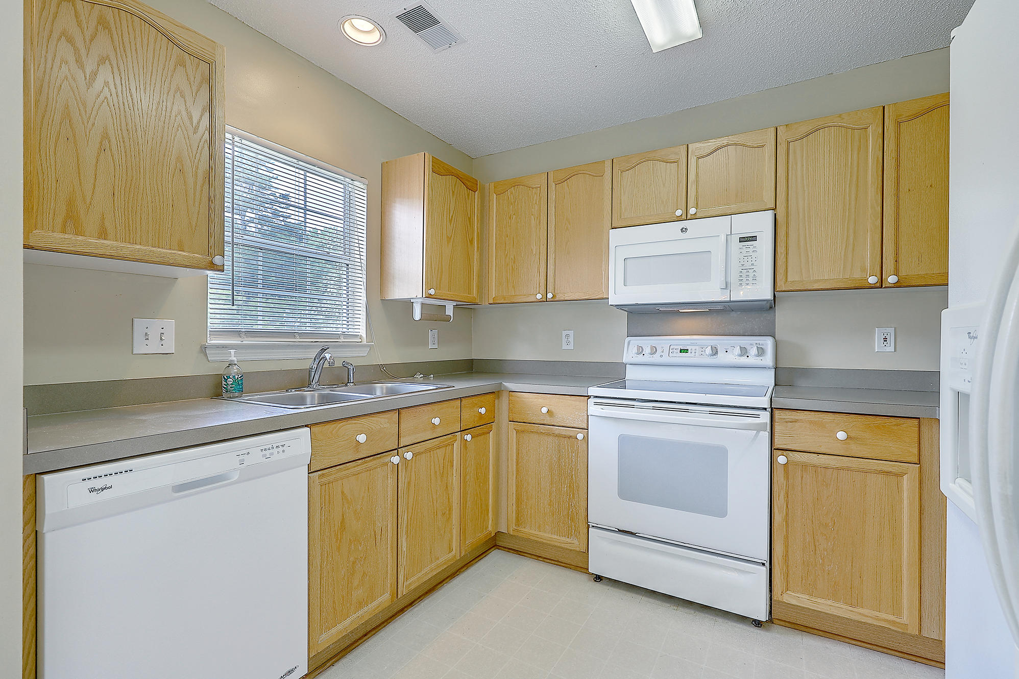 559 Carters Grove Road Charleston, SC 29414 - Photo 9 of 26 IMG_8643_4_5_6_7_8_9