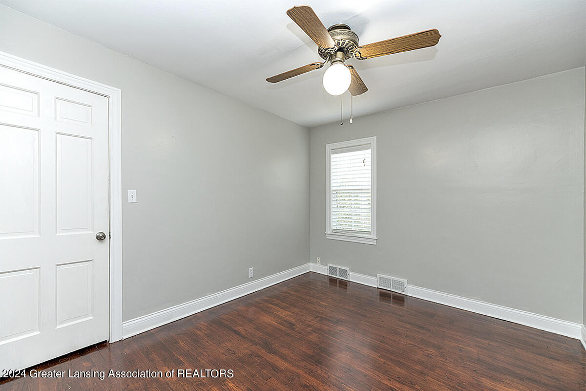 820 Huntington Road East Lansing, MI 48823 - Photo 21 of 30 Bedroom 3