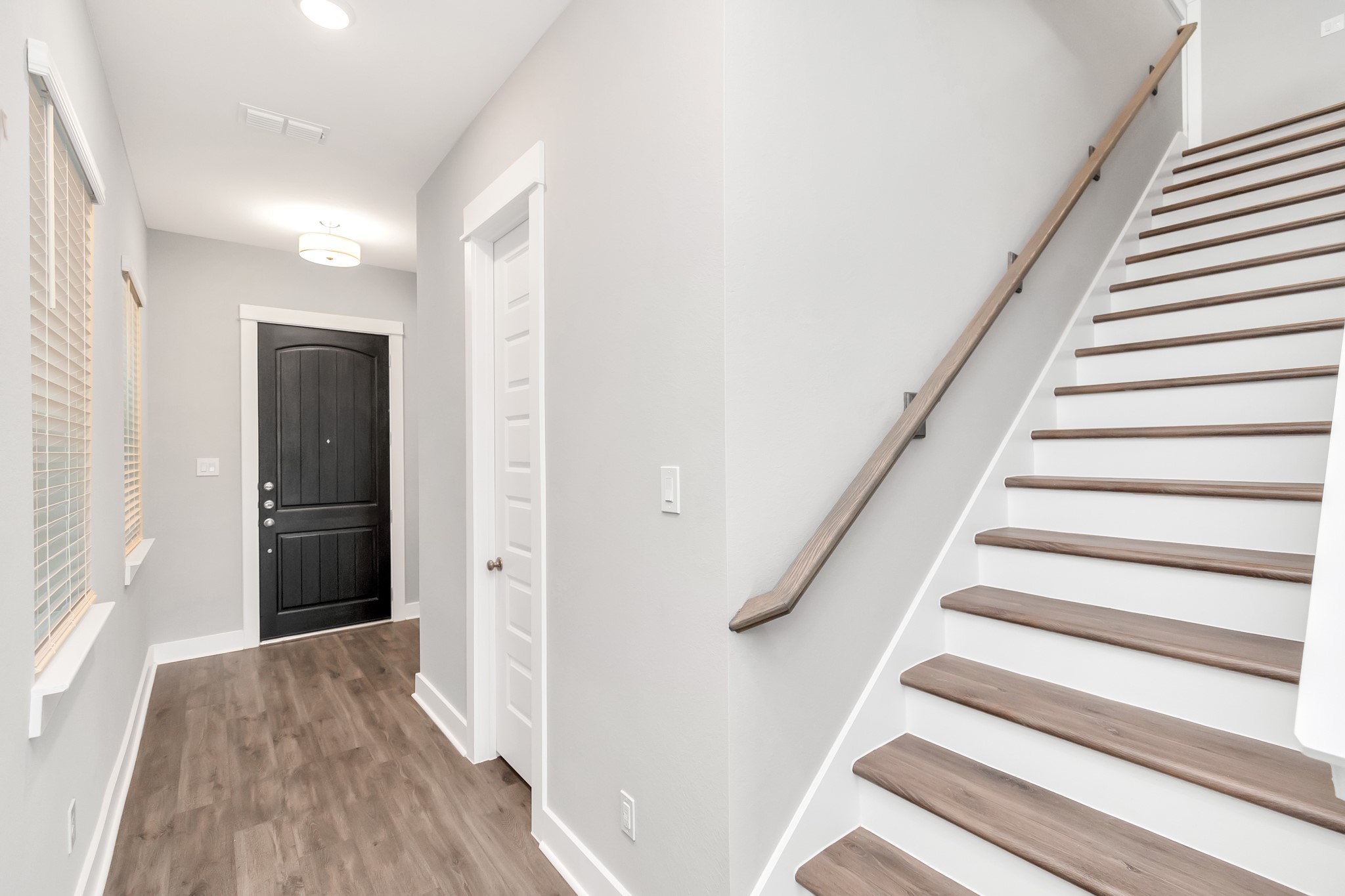 2717 Ruhman Flds Drive Houston, TX 77008 - Photo 8 of 43 a view of entryway with wooden floor