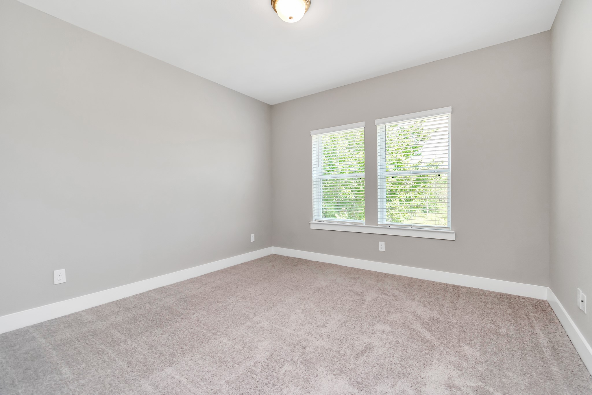 2717 Ruhman Flds Drive Houston, TX 77008 - Photo 23 of 43 an empty room with a window
