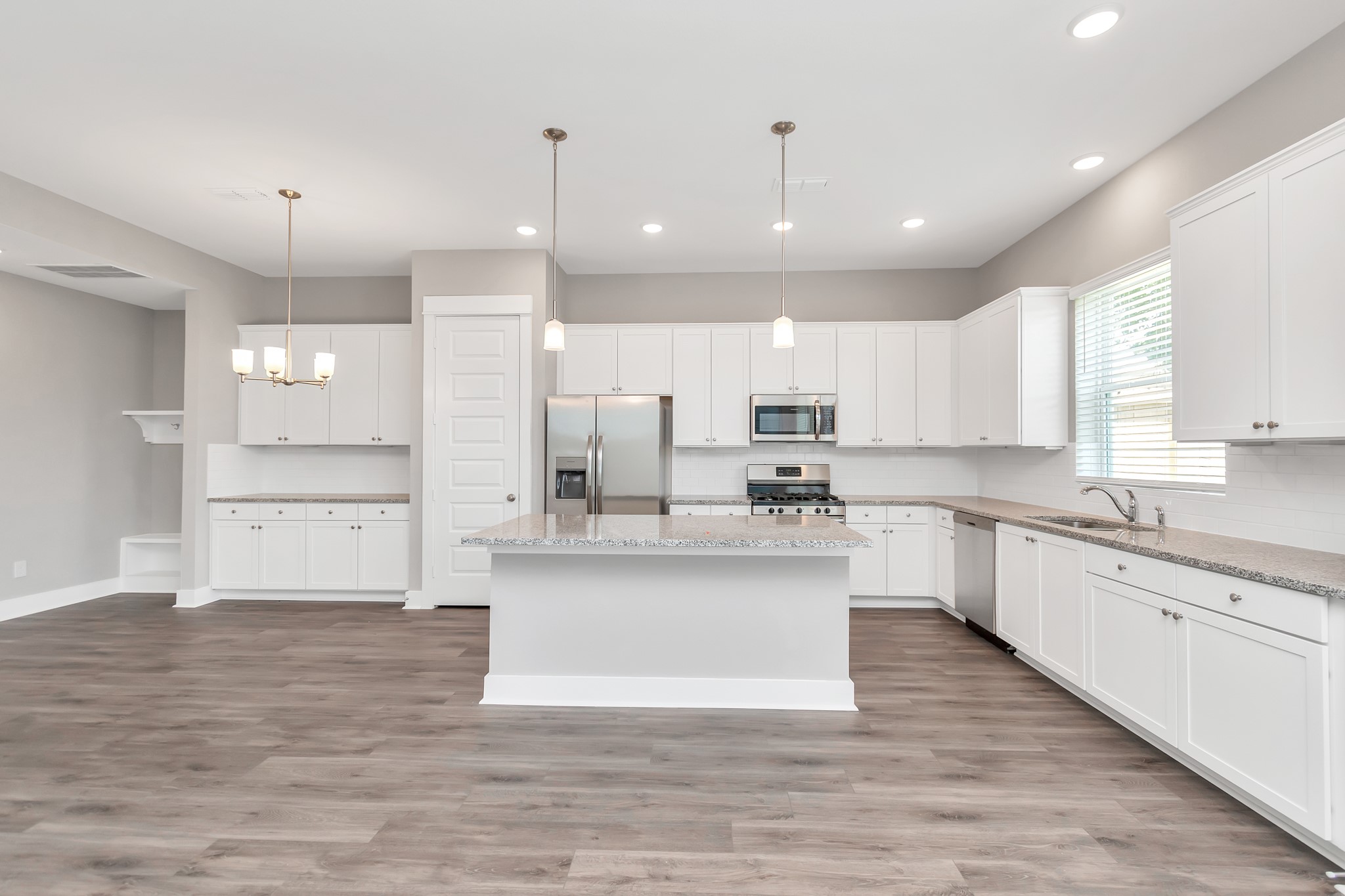 2717 Ruhman Flds Drive Houston, TX 77008 - Photo 39 of 43 a large kitchen with stainless steel appliances kitchen island a large counter top and a wooden floors