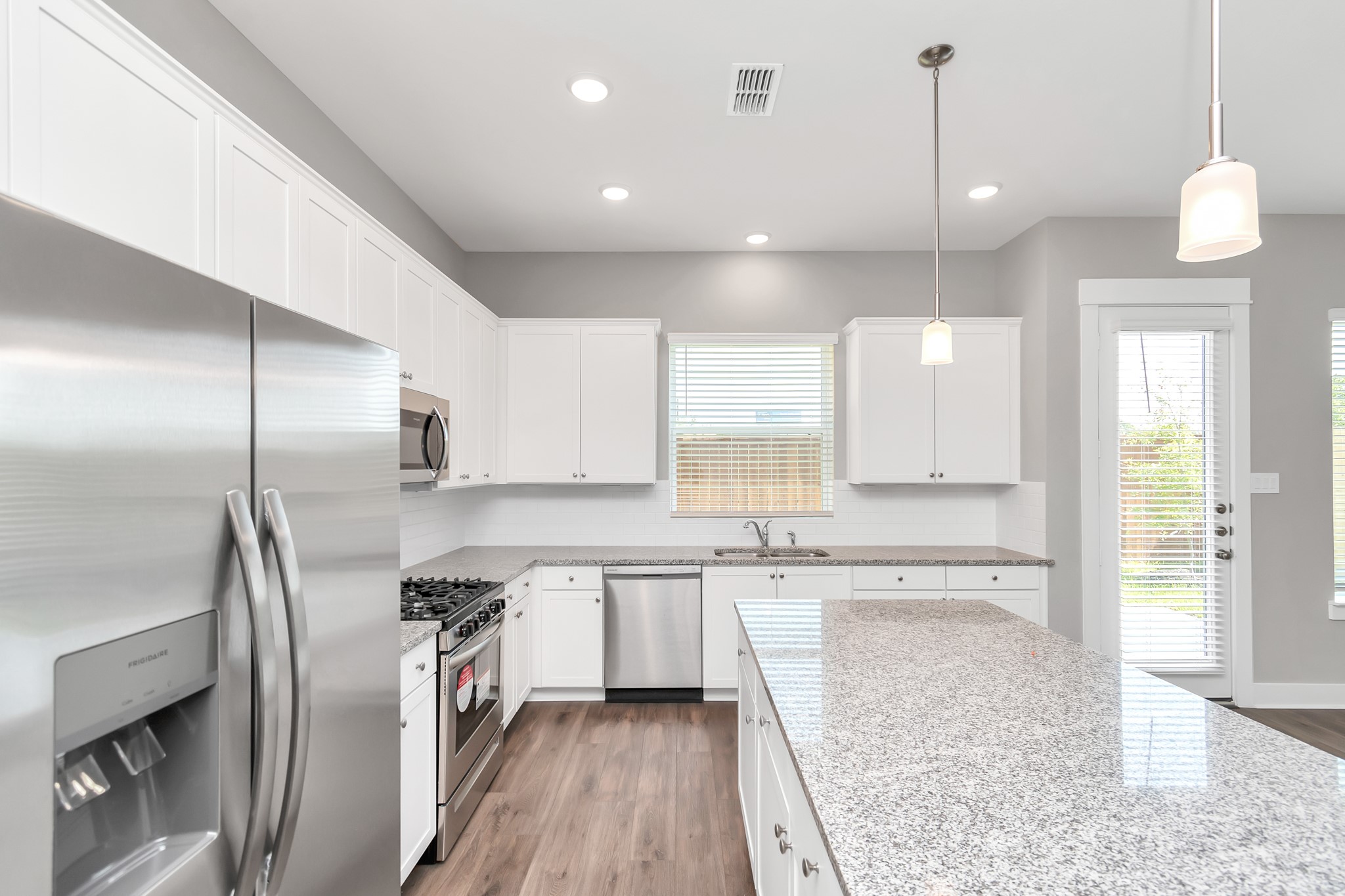 2717 Ruhman Flds Drive Houston, TX 77008 - Photo 40 of 43 a kitchen with stainless steel appliances kitchen island granite countertop a sink a stove and a refrigerator
