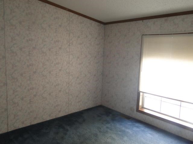 5070 West Carpenter Road Flint, MI 48504 - Photo 9 of 16 21561363-8.JPG