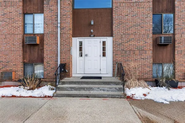 $199,900 | 117 John Street, Unit 1, Lincoln, RI 02865