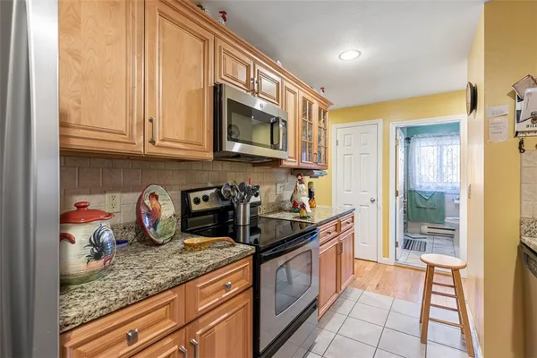 $199,900 | 117 John Street, Unit 1, Lincoln, RI 02865
