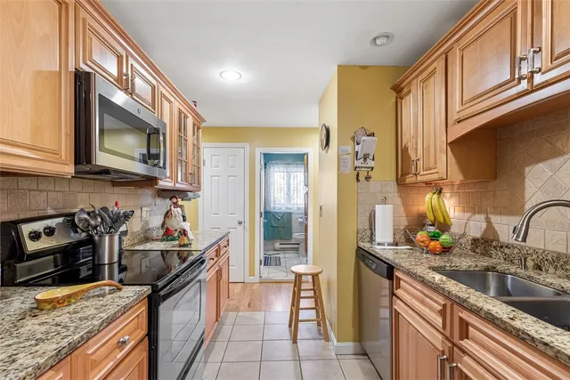 $224,900 | 117 John Street, Unit 1, Lincoln, RI 02865