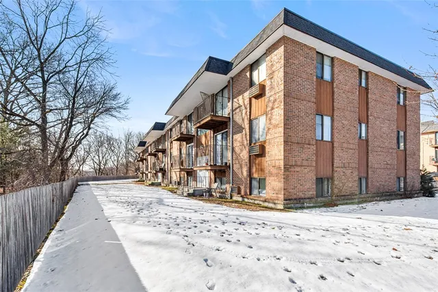 $224,900 | 117 John Street, Unit 1, Lincoln, RI 02865