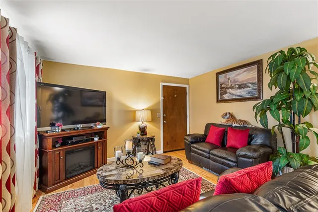 $224,900 | 117 John Street, Unit 1, Lincoln, RI 02865