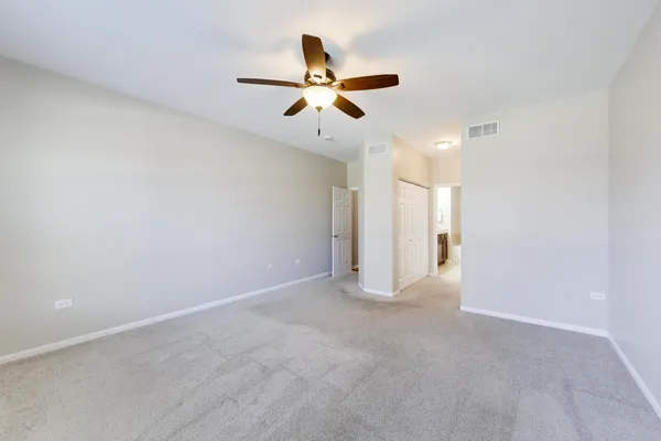 $379,900 | 985 Oak Ridge Boulevard, Elgin, IL 60120