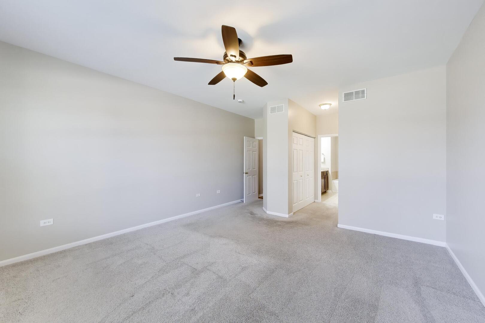 985 Oak Ridge Boulevard Elgin, IL 60120 - Photo 11 of 29