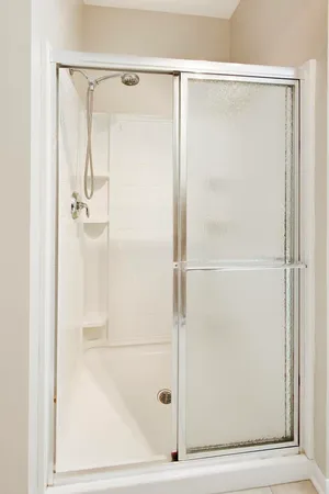 $379,900 | 985 Oak Ridge Boulevard, Elgin, IL 60120