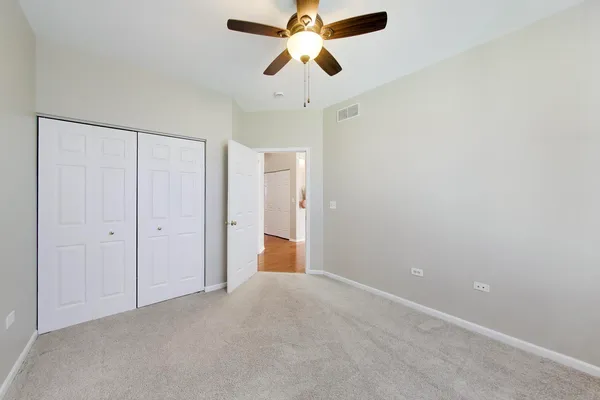 $379,900 | 985 Oak Ridge Boulevard, Elgin, IL 60120