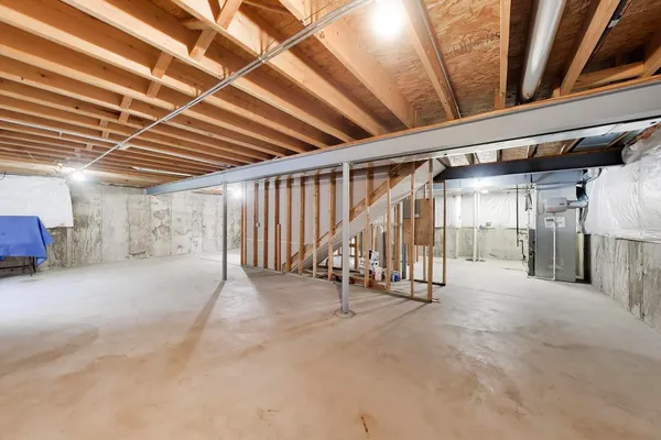 $379,900 | 985 Oak Ridge Boulevard, Elgin, IL 60120