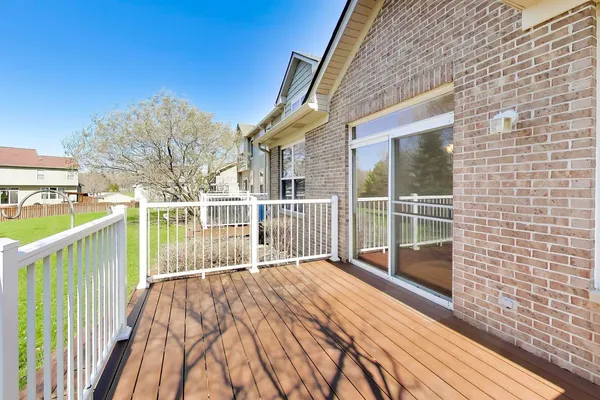 $379,900 | 985 Oak Ridge Boulevard, Elgin, IL 60120