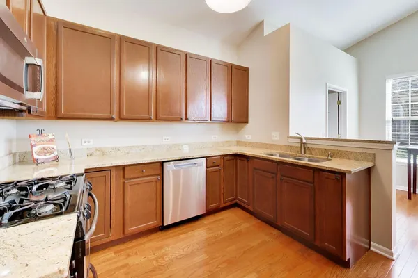 $379,900 | 985 Oak Ridge Boulevard, Elgin, IL 60120