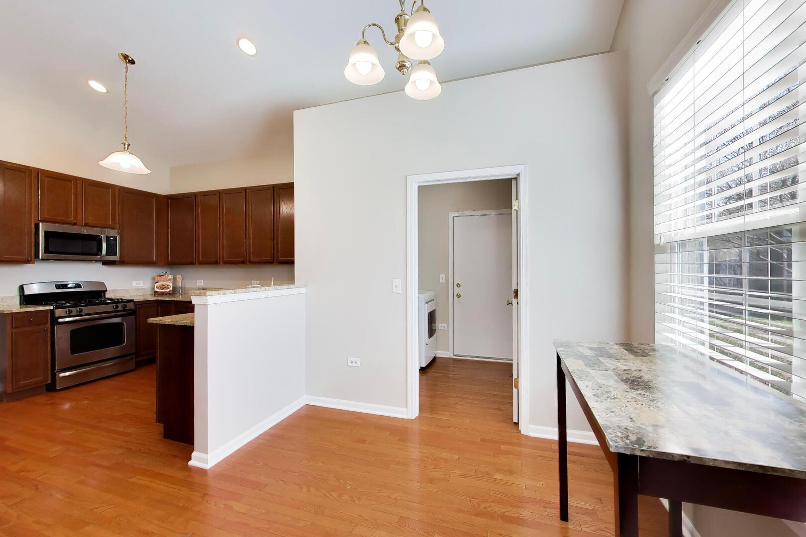 985 Oak Ridge Boulevard Elgin, IL 60120 - Photo 8 of 29