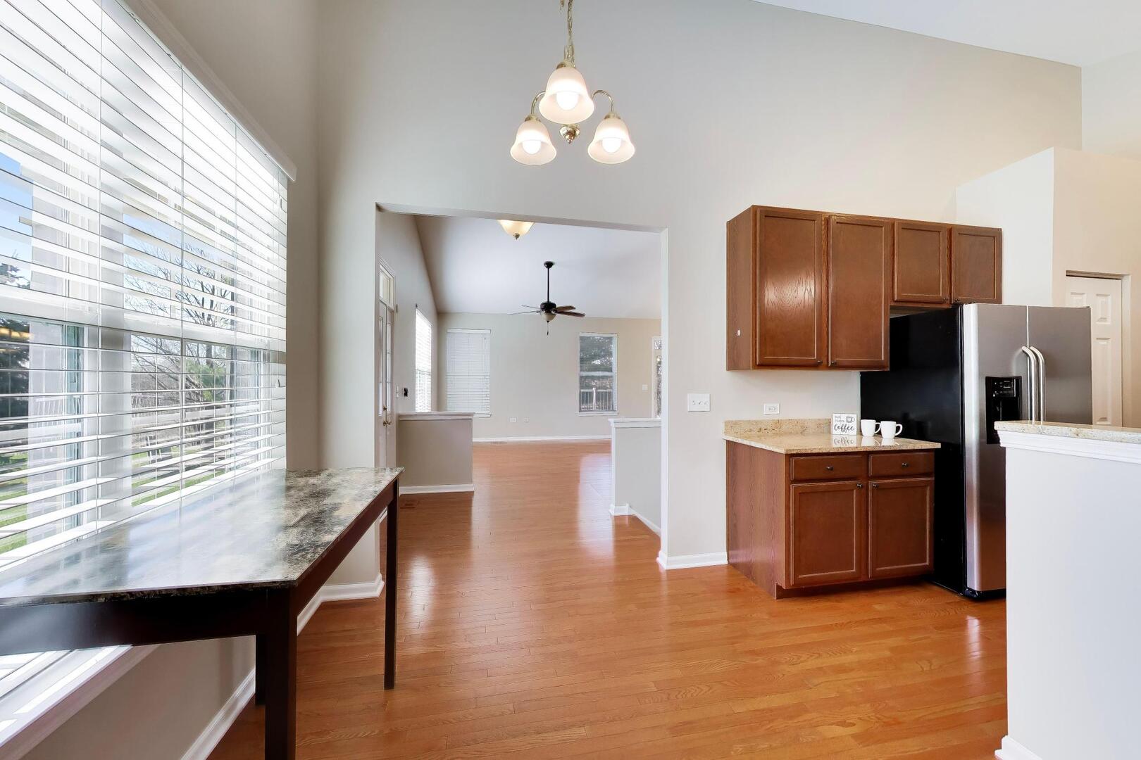 985 Oak Ridge Boulevard Elgin, IL 60120 - Photo 9 of 29