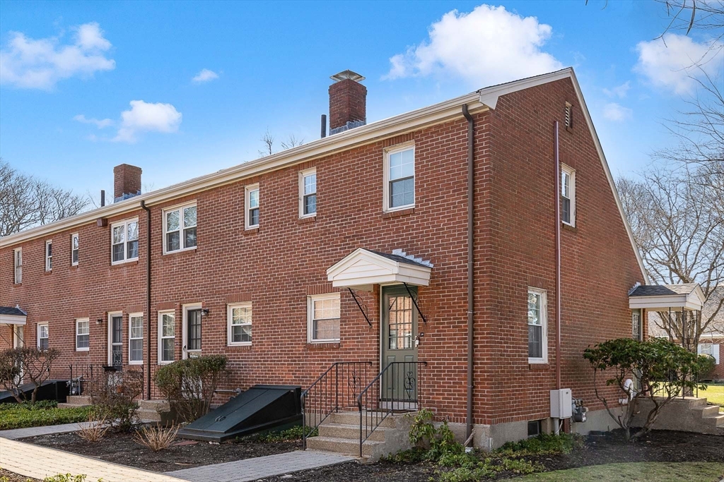 39 Charlesbank Road, Unit 39 Newton, MA 02458 - Photo 2 of 21