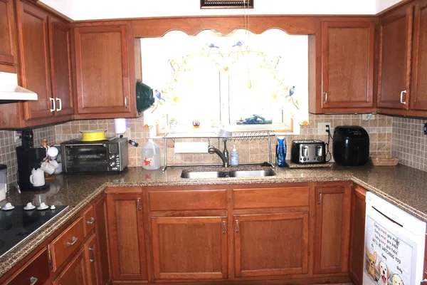 $198,000 | 210 Circle Drive, Salem, IL 62881