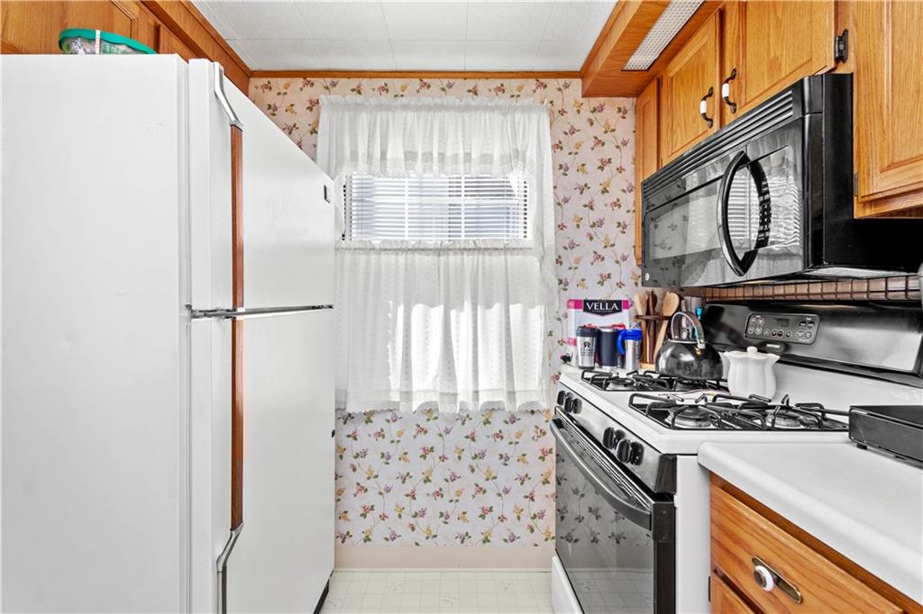 816 Shadycrest Road Pittsburgh, PA 15216 - Photo 11 of 25 Gallery Image 11