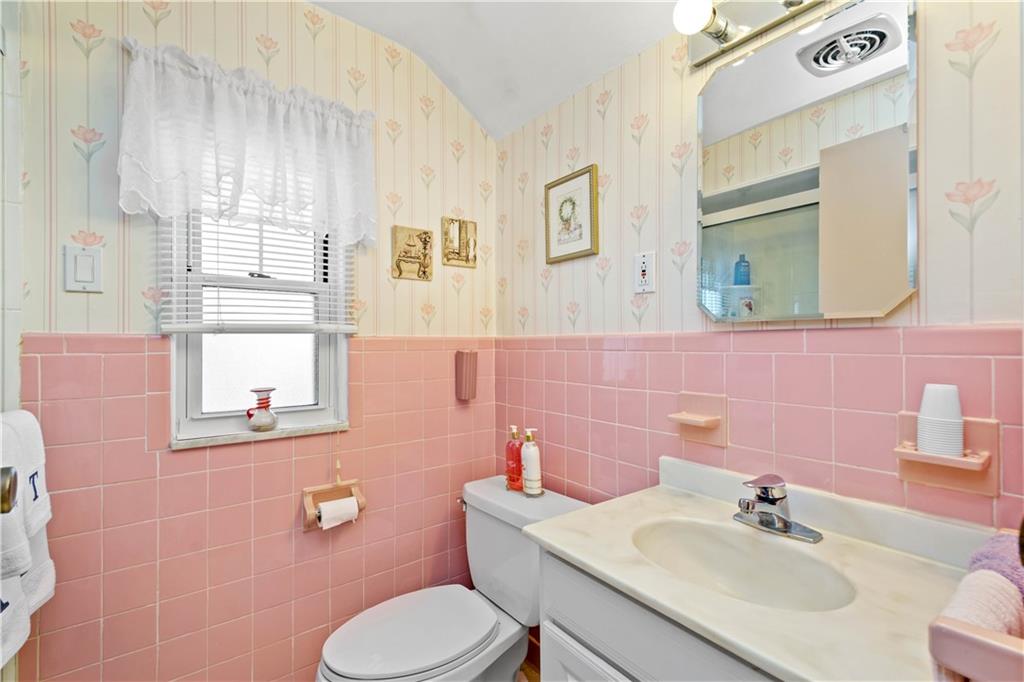 816 Shadycrest Road Pittsburgh, PA 15216 - Photo 15 of 25 Gallery Image 15