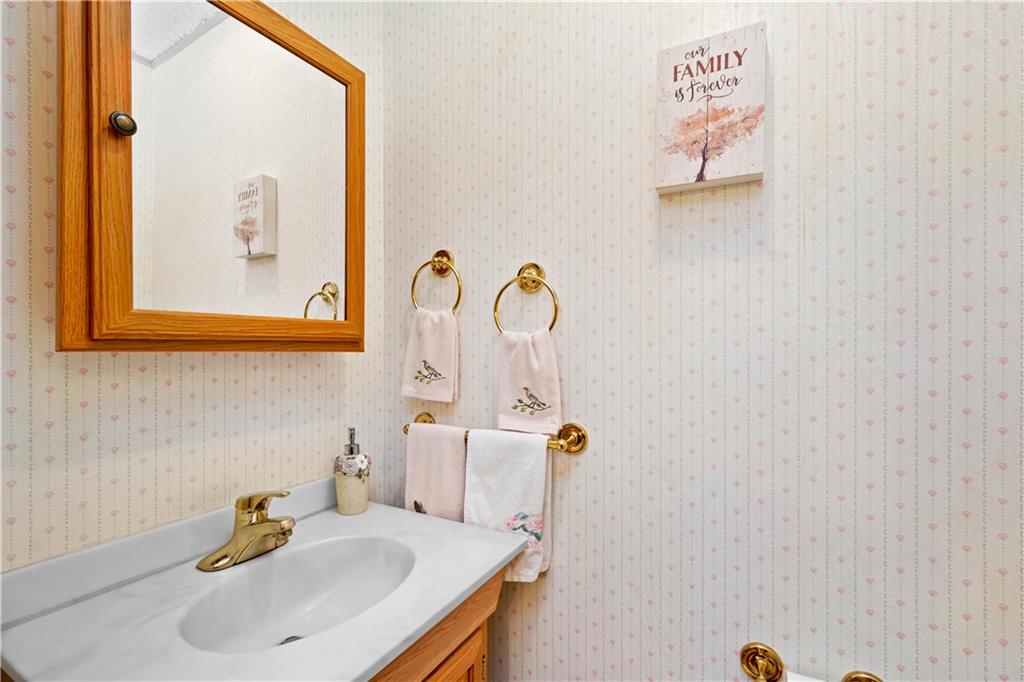 816 Shadycrest Road Pittsburgh, PA 15216 - Photo 17 of 25 Gallery Image 17