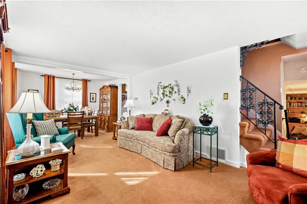 816 Shadycrest Road Pittsburgh, PA 15216 - Photo 5 of 25 Gallery Image 5