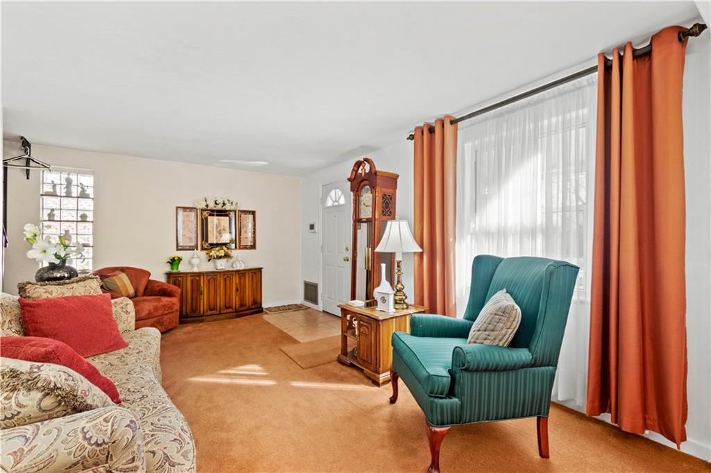 816 Shadycrest Road Pittsburgh, PA 15216 - Photo 7 of 25 Gallery Image 7
