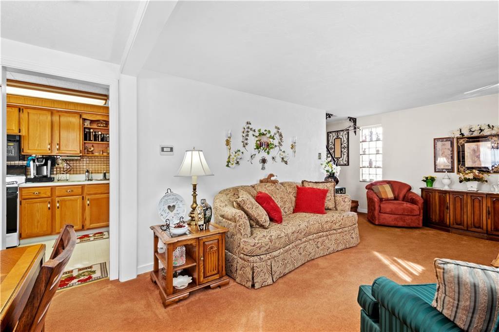 816 Shadycrest Road Pittsburgh, PA 15216 - Photo 8 of 25 Gallery Image 8