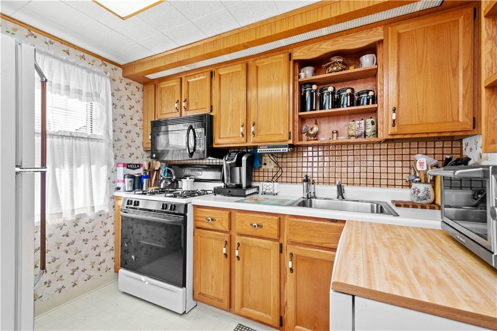 816 Shadycrest Road Pittsburgh, PA 15216 - Photo 10 of 25 Gallery Image 10