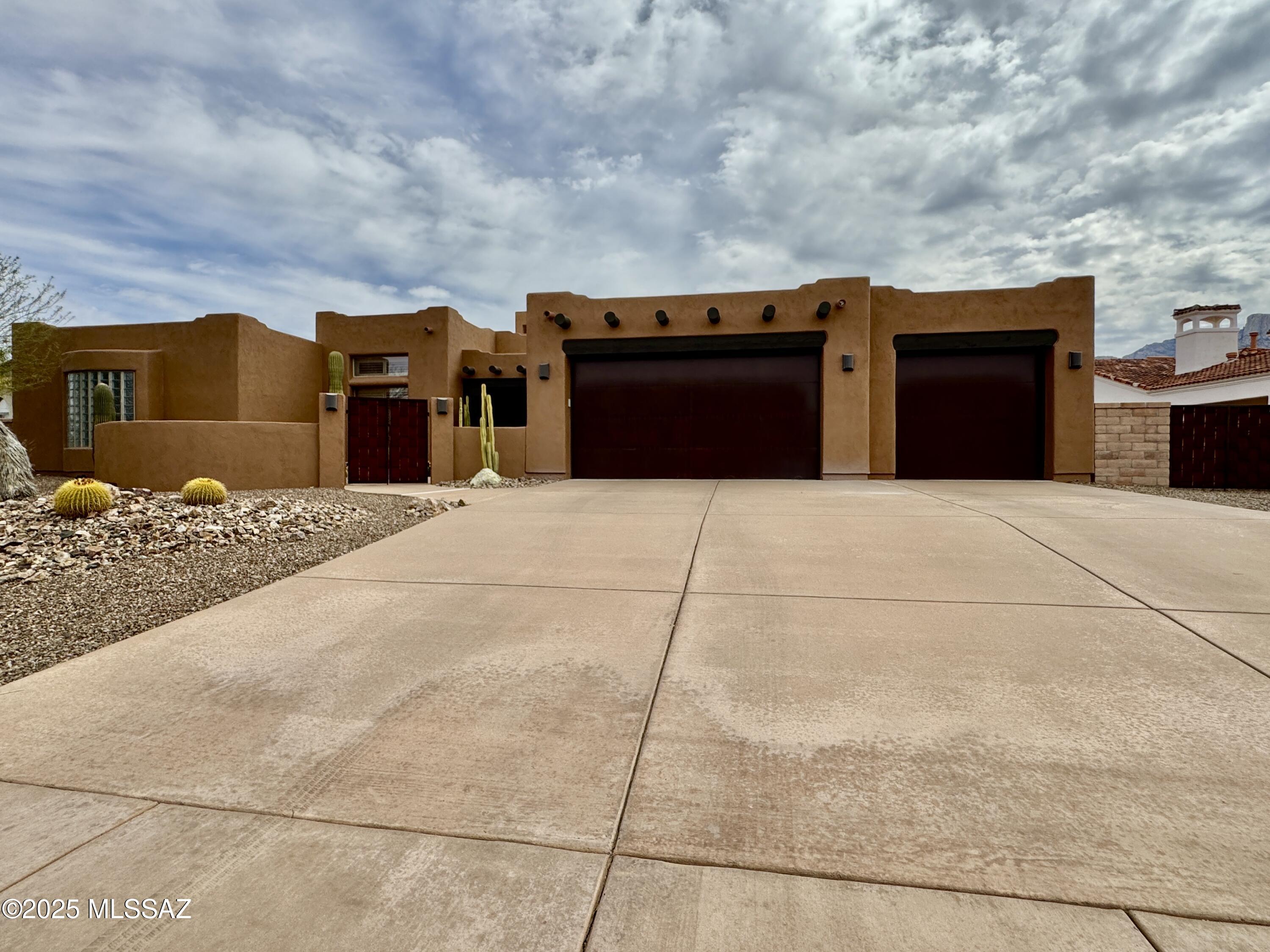 11096 North Pusch Ridge View Place Tucson, AZ 85737 - Photo 3 of 47