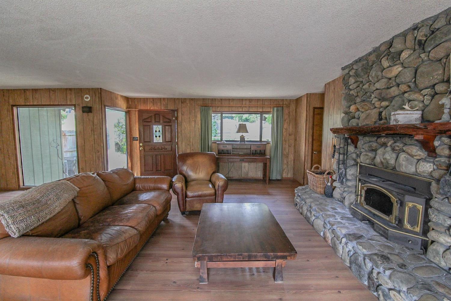42601 Springwood Road Oakhurst, CA 93644 - Photo 3 of 59 Gallery Image 3