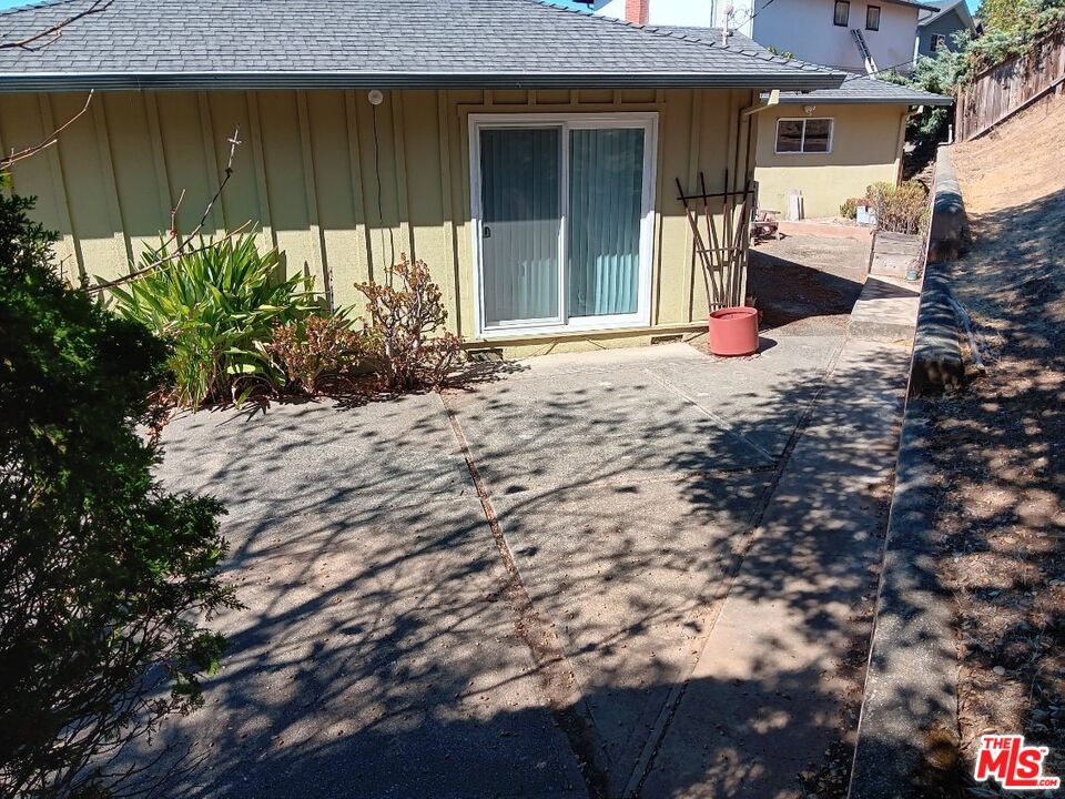 2 Cottage Lane San Carlos, CA 94070 - Photo 11 of 11 a view of a backyard of the house