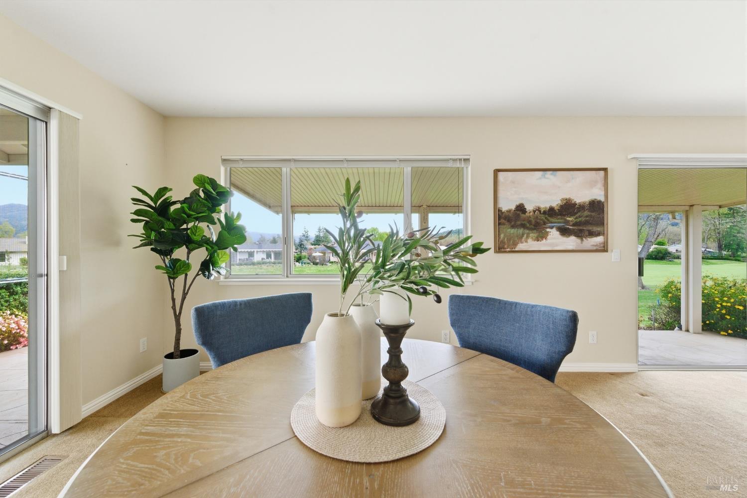 347 Twin Lakes Drive Santa Rosa, CA 95409 - Photo 10 of 47 a vase of flowers sitting on a table