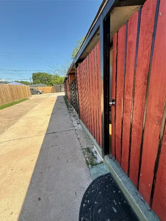 $1,675 | 5830 Clarewood Drive, Houston, TX 77081
