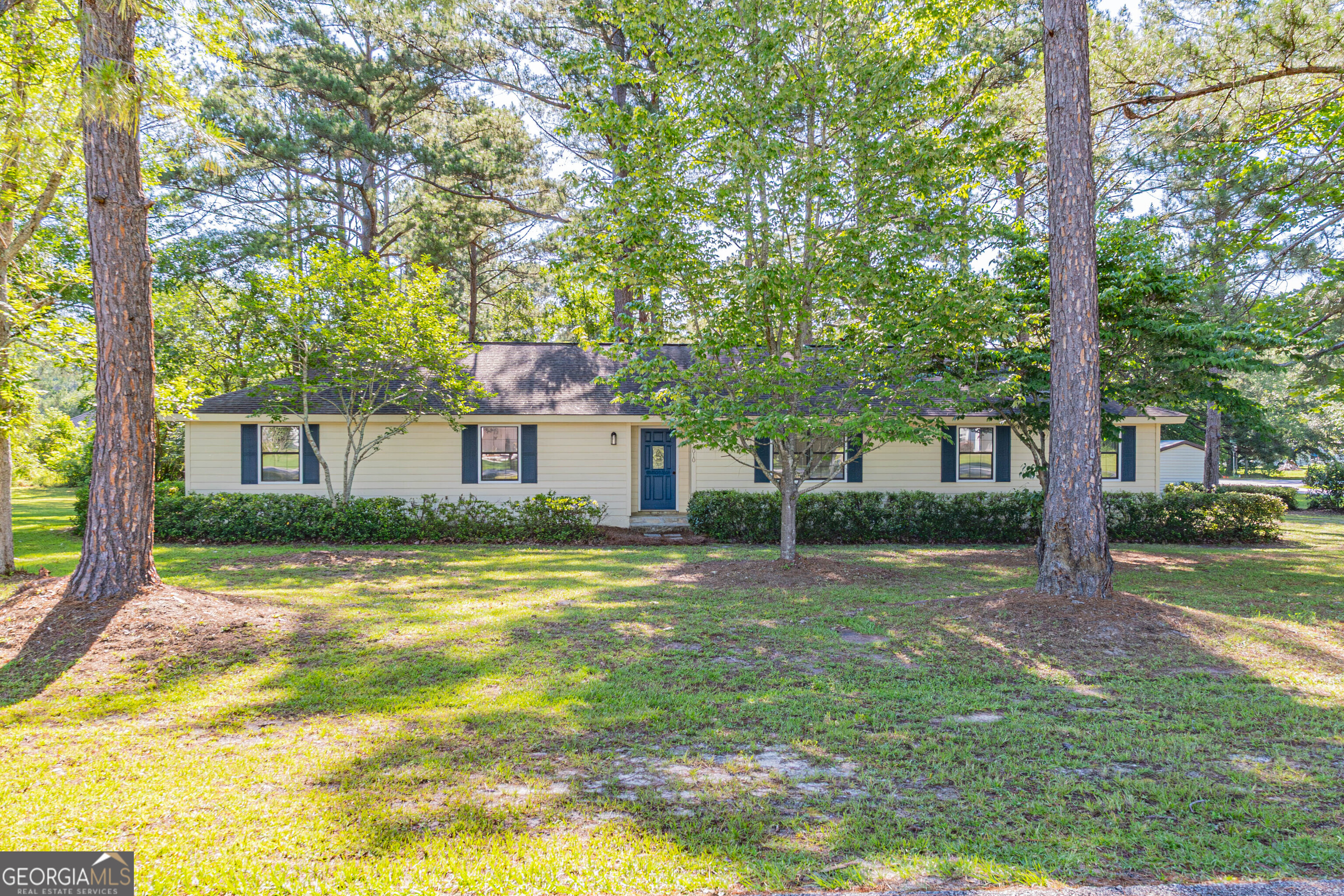 1010 Cherrywood Road Waycross, GA 31503 - Photo 1 of 27