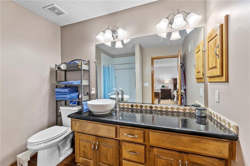 1053 Southwest 8th Circle Lee's Summit, MO 64081 - Photo 13 of 24